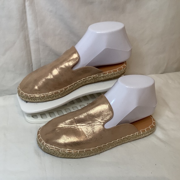 EUC Serra gold shiny flat loafers - Picture 1 of 8